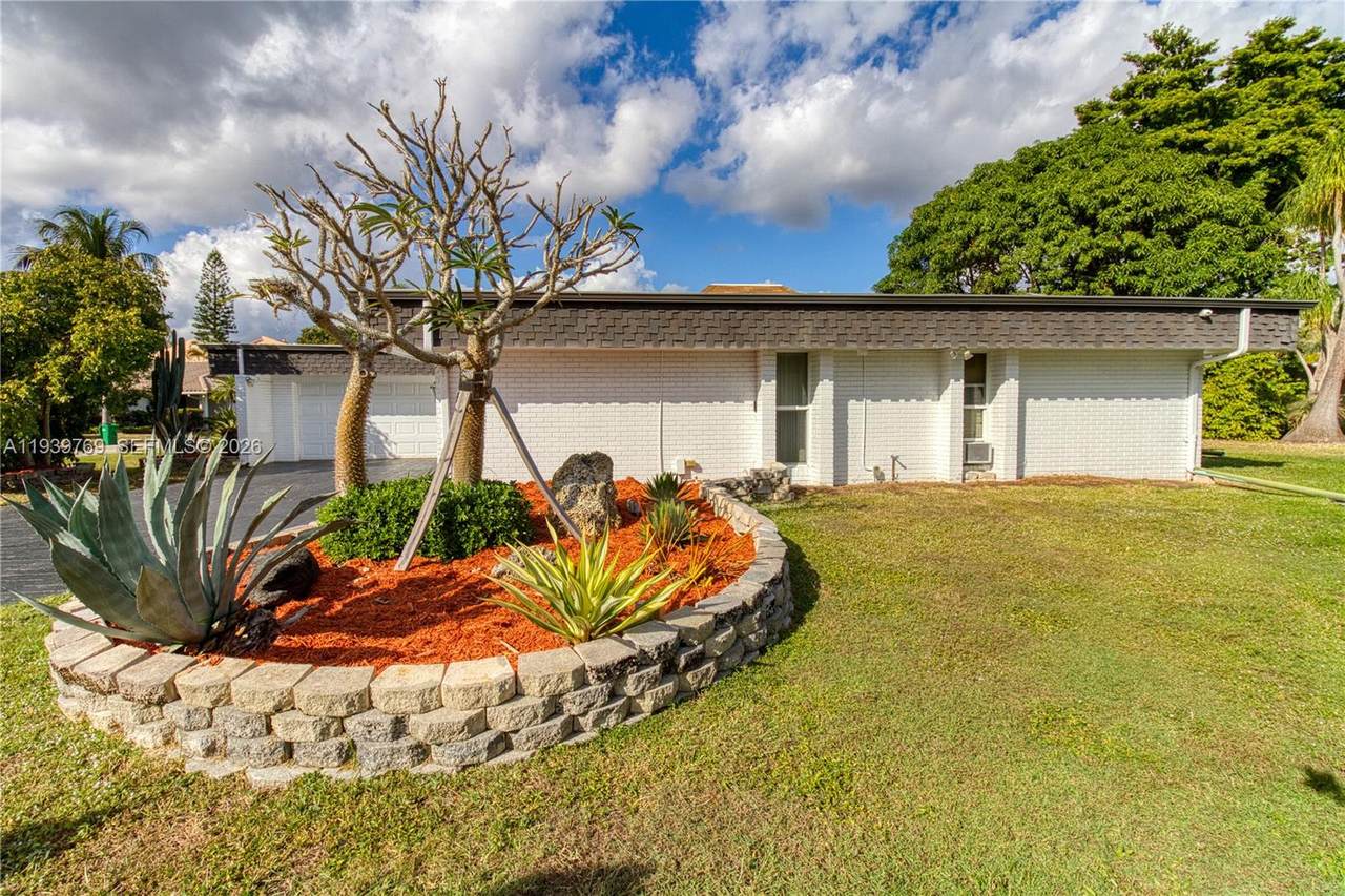 4806 Banyan Ln - Photo 1