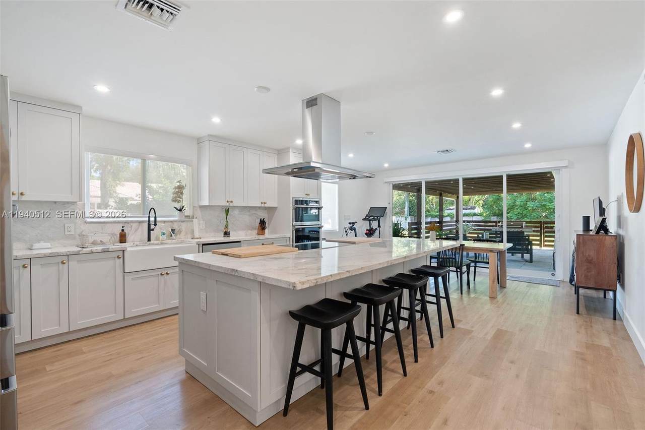 8121 97th Ter - Photo 1