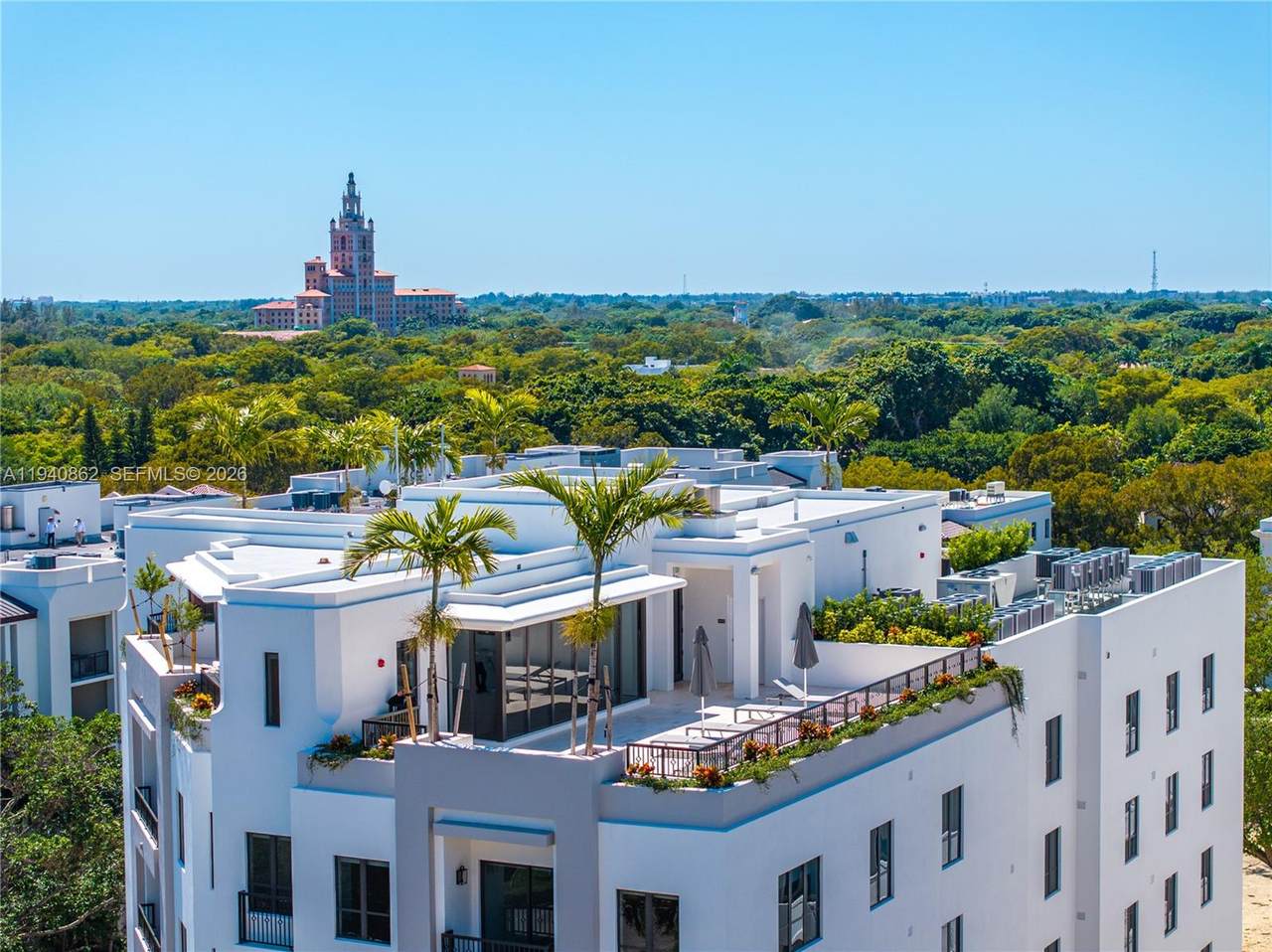 701 Valencia Ave - Photo 1