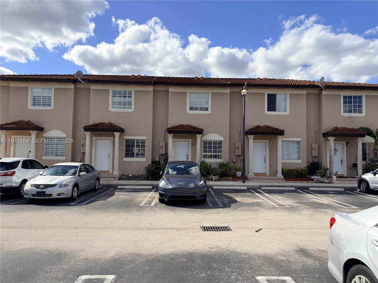 17046 137th Pl - Photo 1