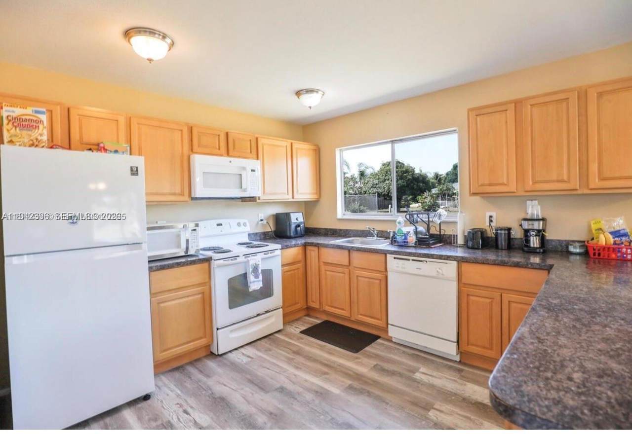 250 Homeland Rd - Photo 1