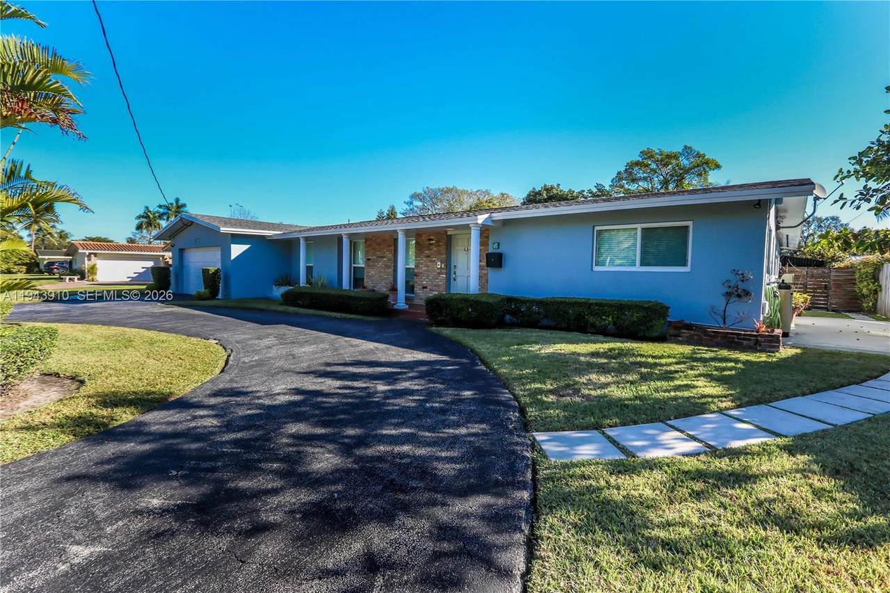 6221 65th Ave - Photo 1