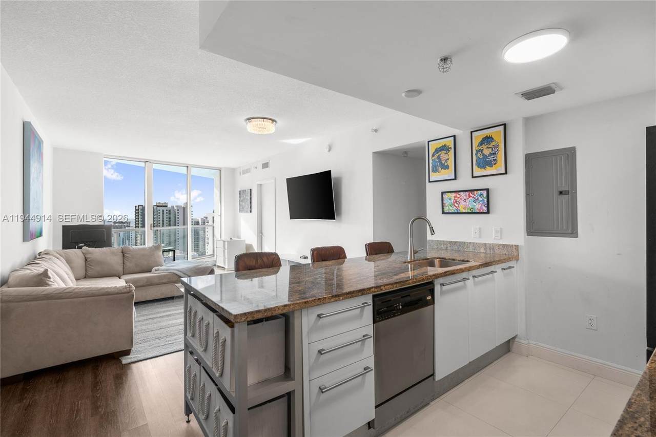 185 7th St - Photo 1