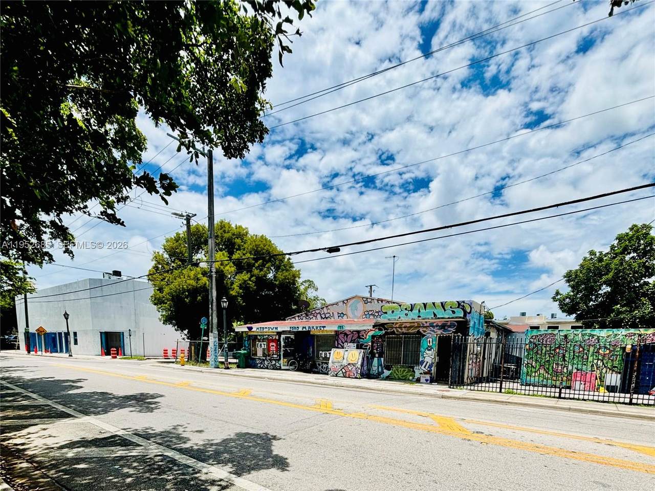 203 35th St - Photo 1