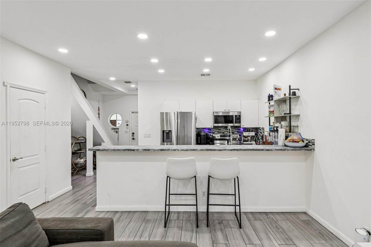 2307 Washington St - Photo 1