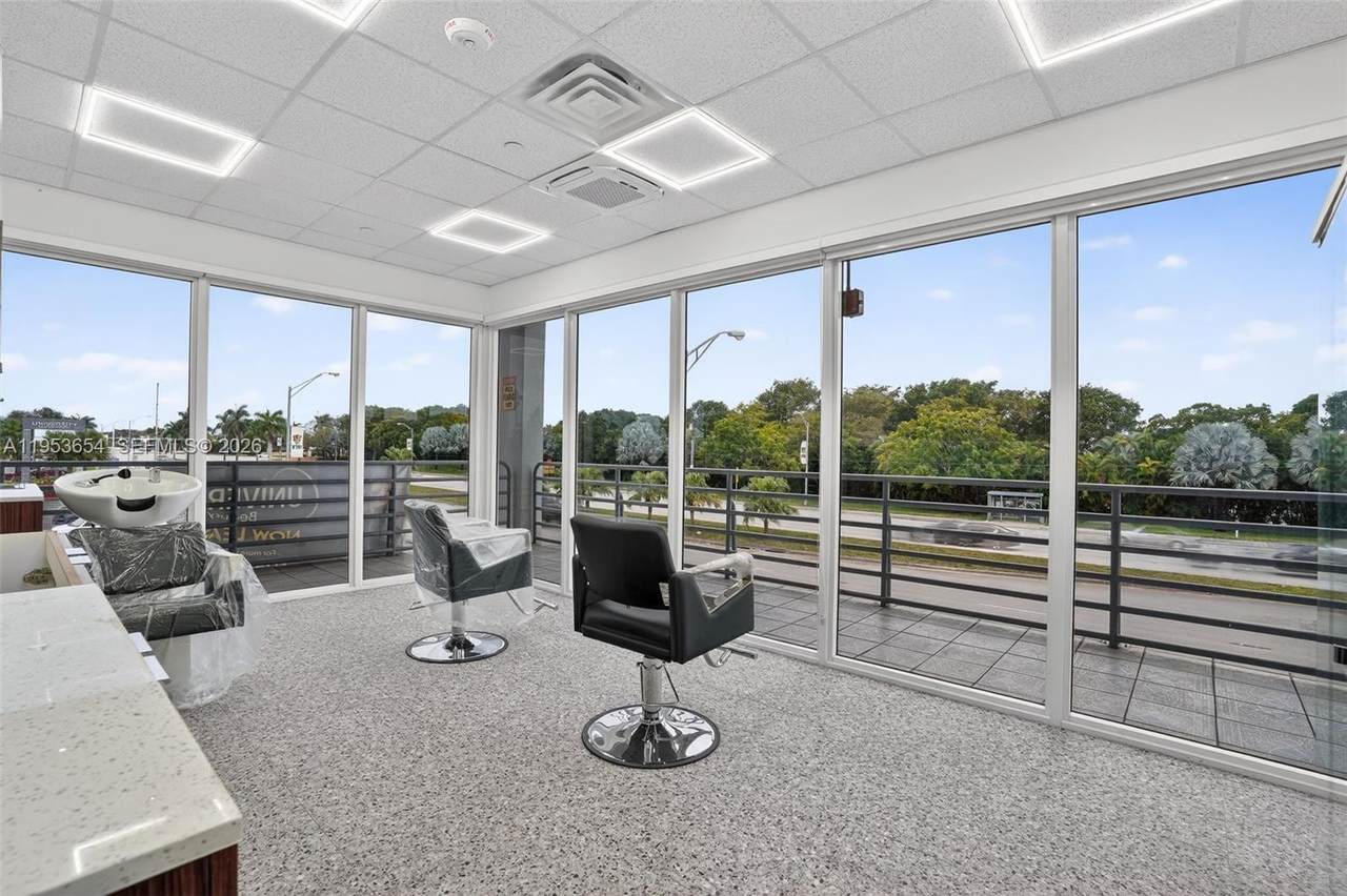 Beauty Salon Suites For Rent Now Right In Front Of Fiu Publix Shopping - Photo 1