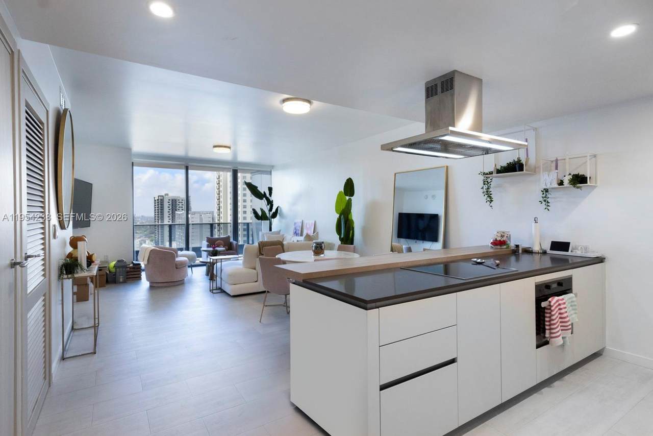 1000 Brickell Plz - Photo 1