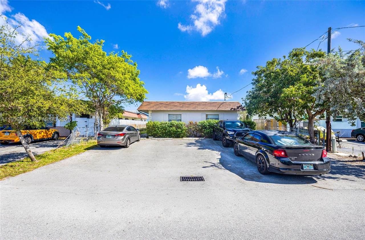240 9th Ave - Photo 1