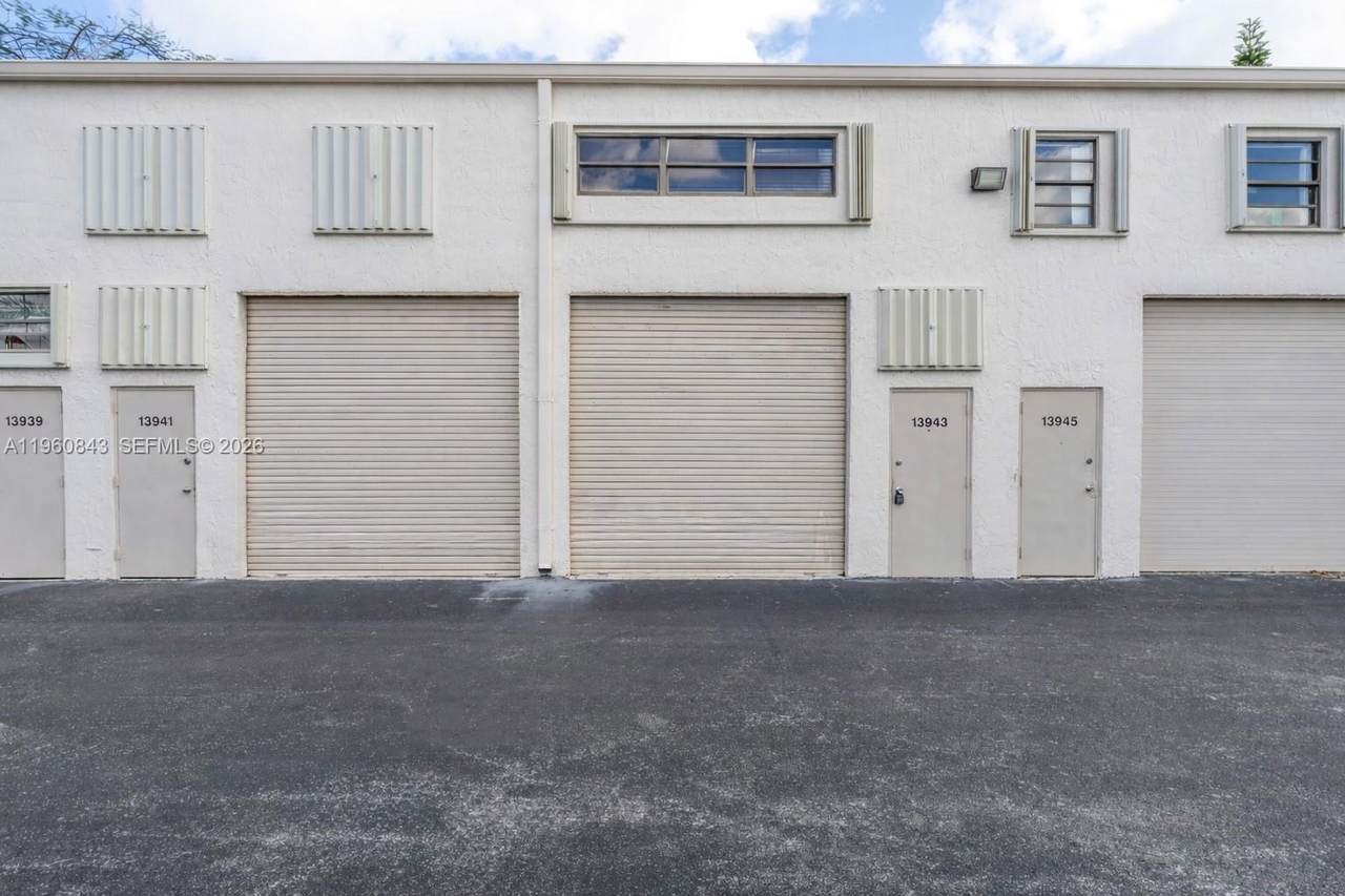 13943 140th St - Photo 1