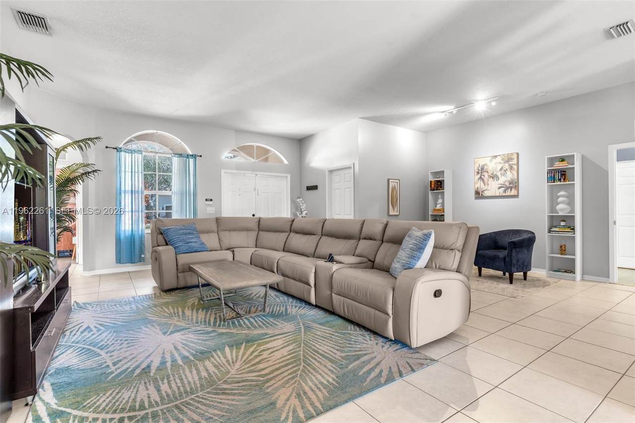 https://bt-photos.global.ssl.fastly.net/miami/1280_boomver_4_A11962261-2.jpg