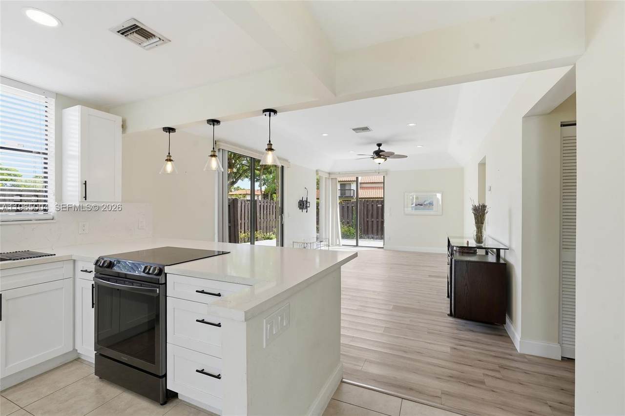 5726 Fox Hollow Dr - Photo 1