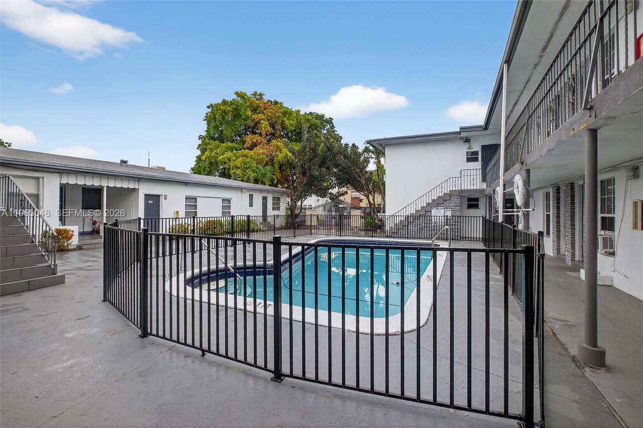 1843 Dewey St - Photo 1