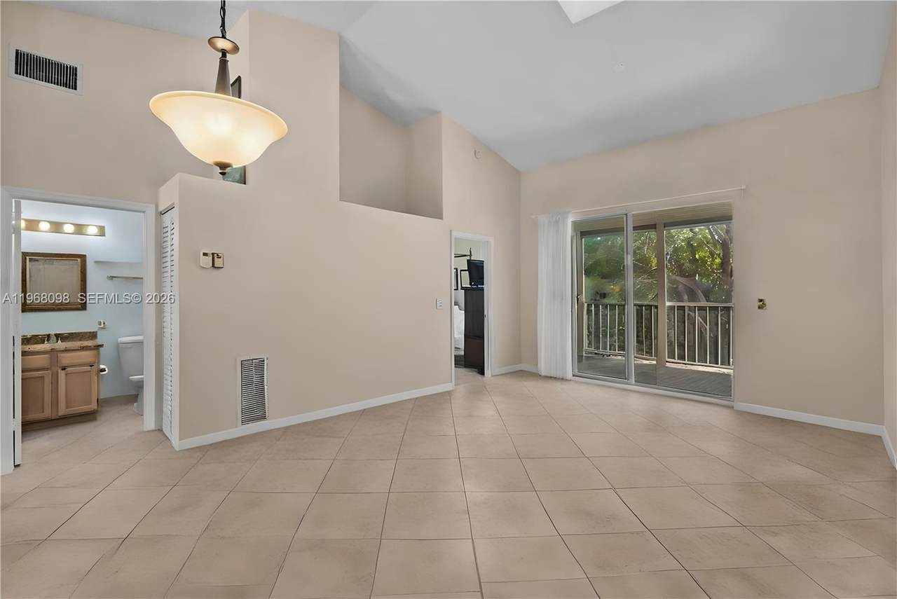 https://bt-photos.global.ssl.fastly.net/miami/1280_boomver_2_A11968098-2.jpg