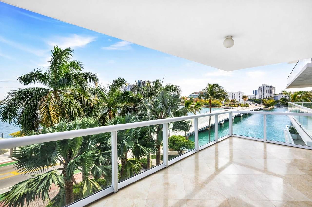 10 Venetian Way - Photo 1