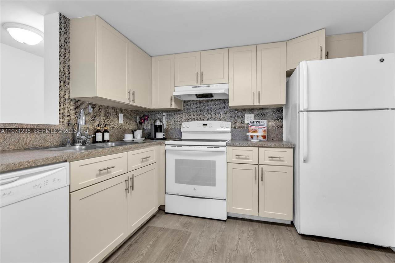 9785 Nob Hill Ct - Photo 1