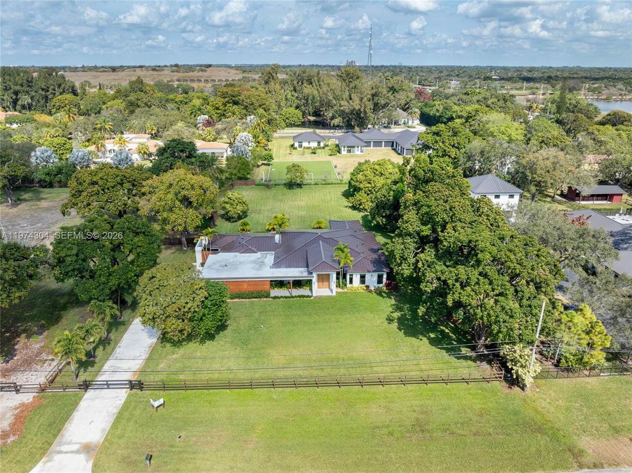 https://bt-photos.global.ssl.fastly.net/miami/1280_boomver_2_A11974304-2.jpg