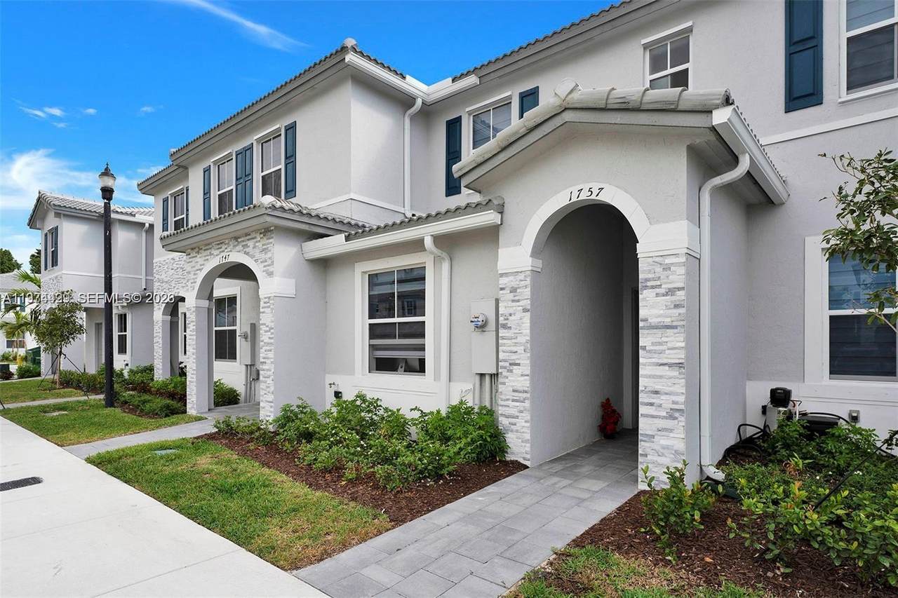 1757 26th Ter - Photo 1