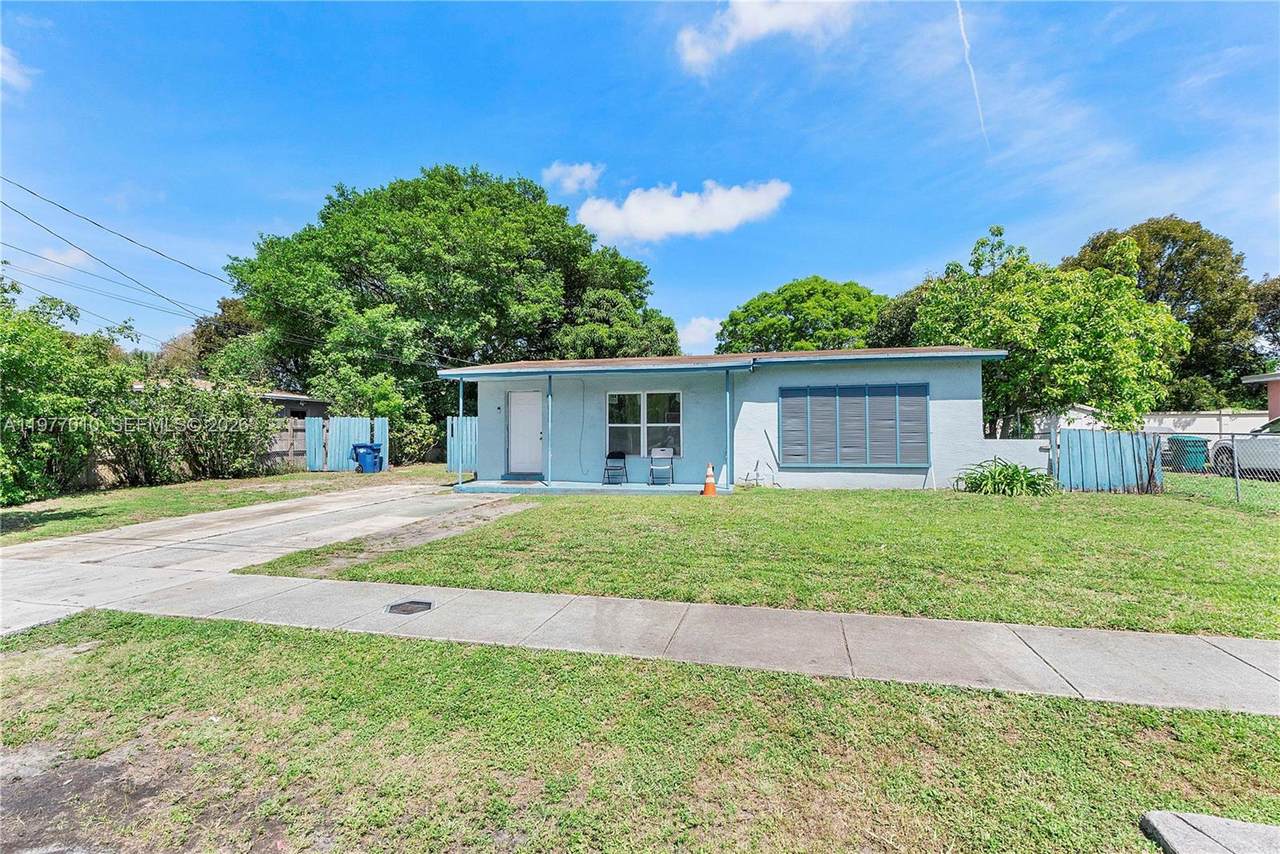 800 33rd Ave - Photo 1