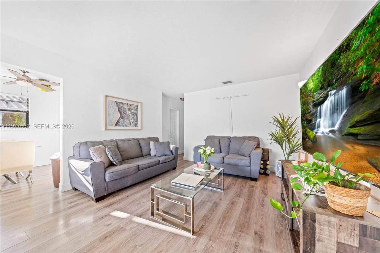 581 113th St - Photo 1