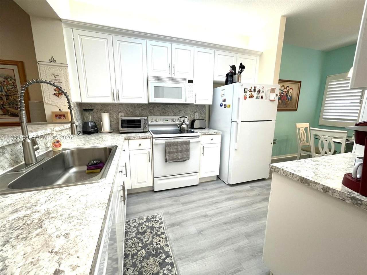 7775 Yardley Dr - Photo 1