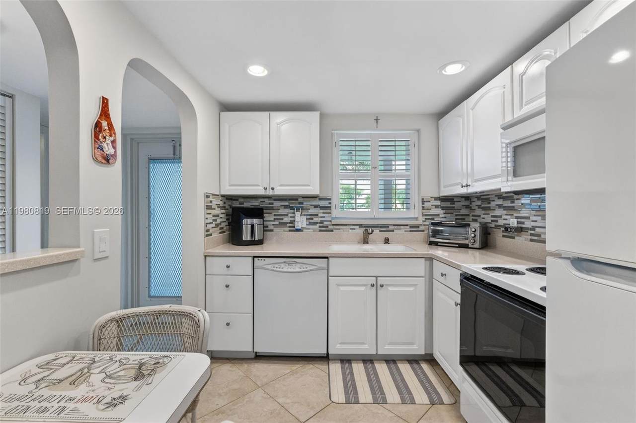 6650 Royal Palm Blvd - Photo 1