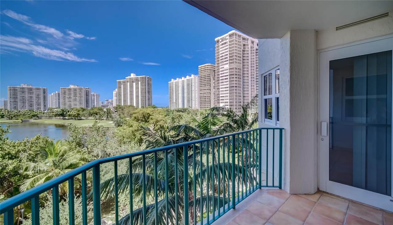 https://bt-photos.global.ssl.fastly.net/miami/1280_boomver_2_A11980855-2.jpg