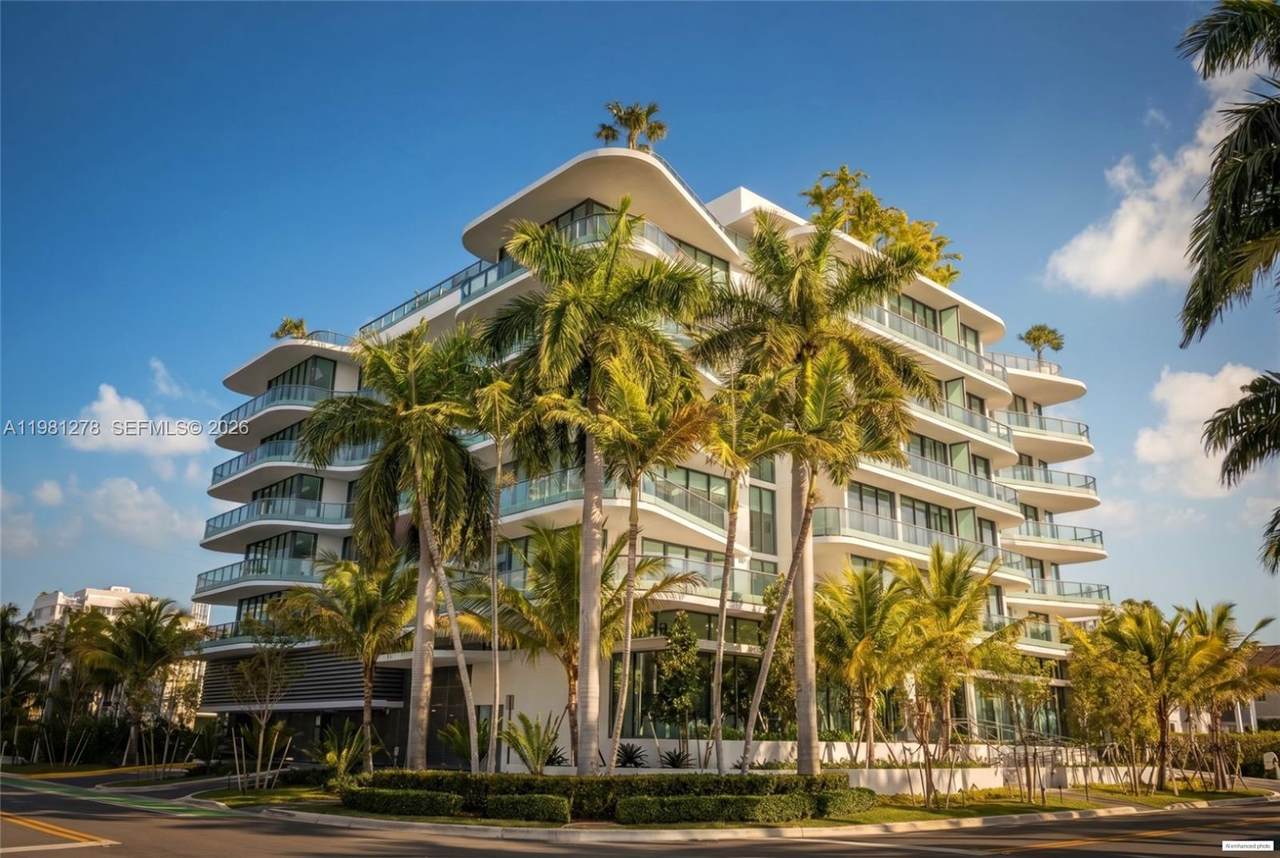 9901 Bay Harbor Dr - Photo 1