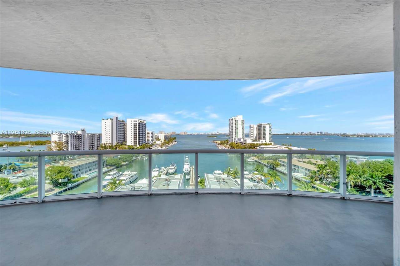 7900 Harbor Island Dr - Photo 1
