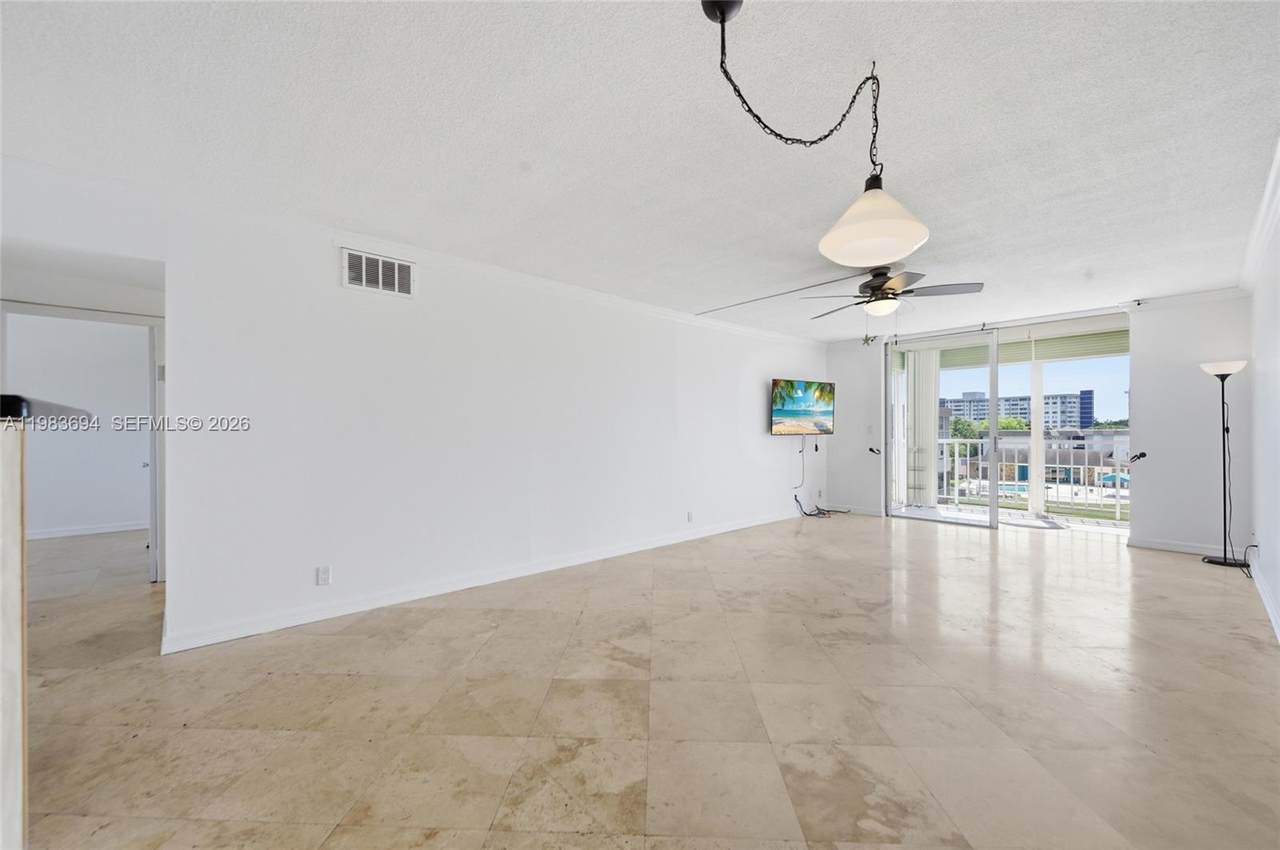 4320 Washington St - Photo 1