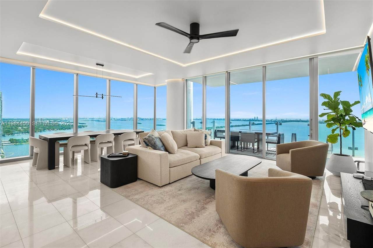 700 26th Ter - Photo 1