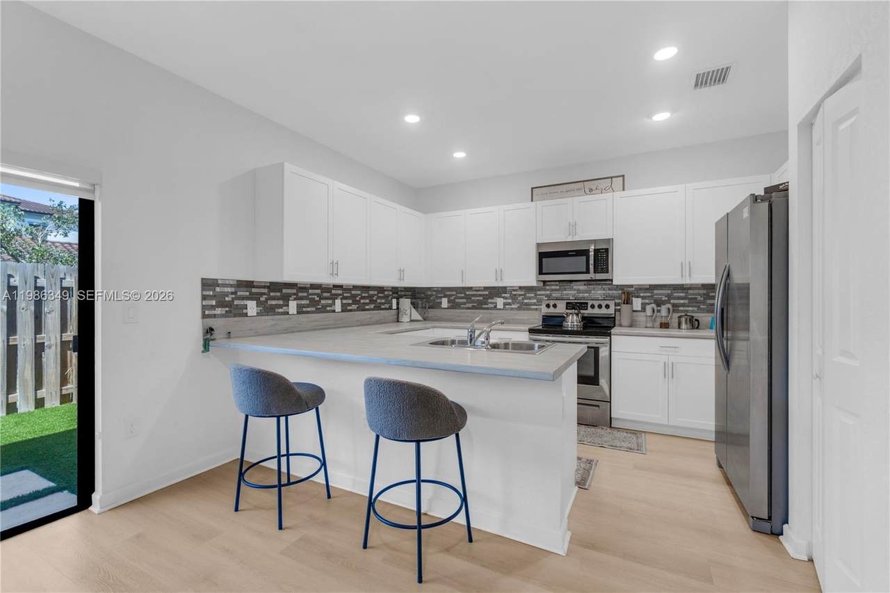 21068 8th Ave - Photo 1