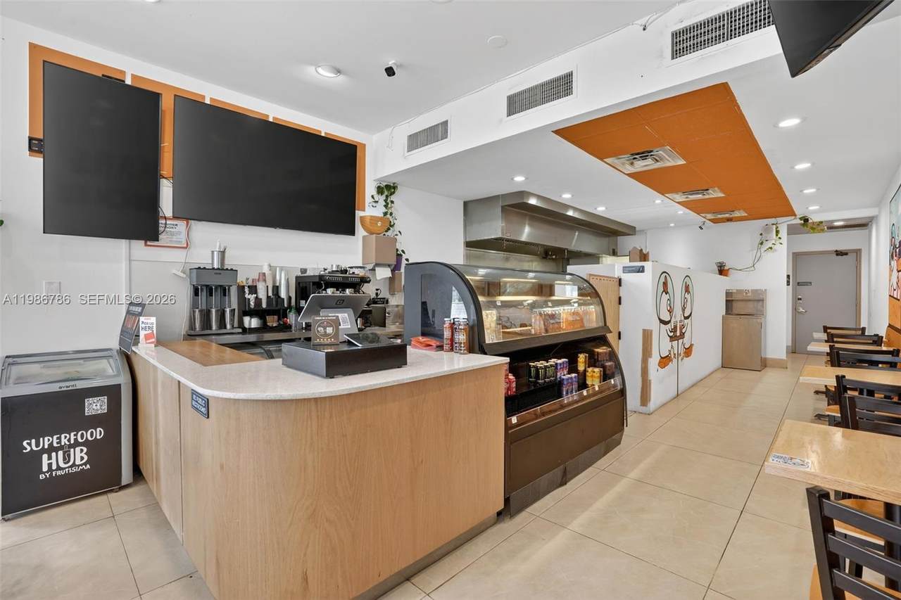  Qsr- Beachside Restaurant For Sale - Photo 1