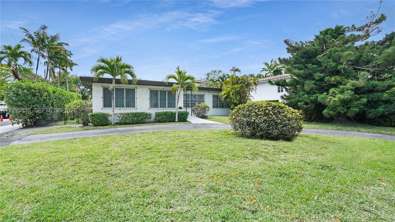 1630 Bayshore Dr - Photo 1