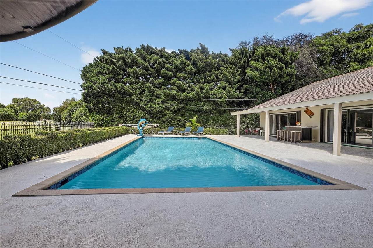 8860 49th Ct - Photo 1