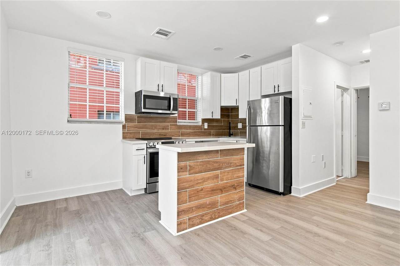 536 62nd St - Photo 1