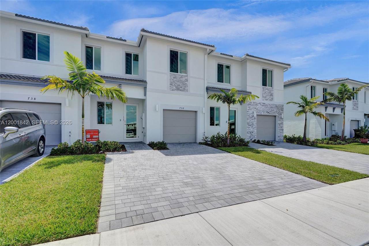 732 13th Court - Photo 1