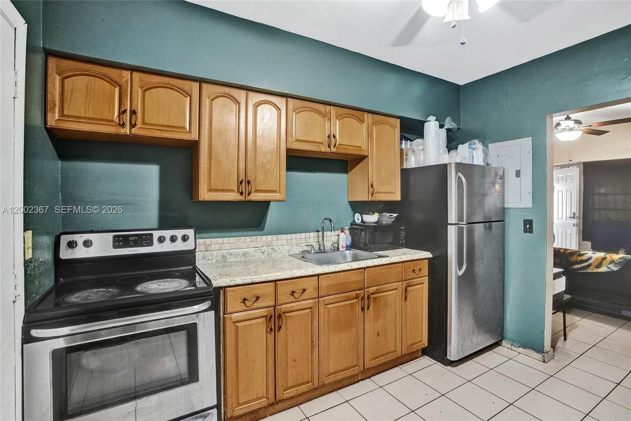836 101st St - Photo 1