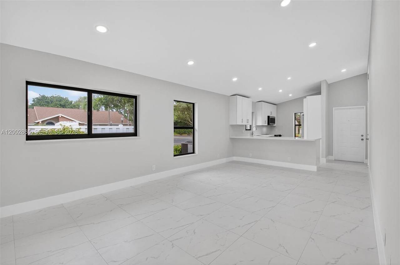 8067 Summerbreeze Ln - Photo 1