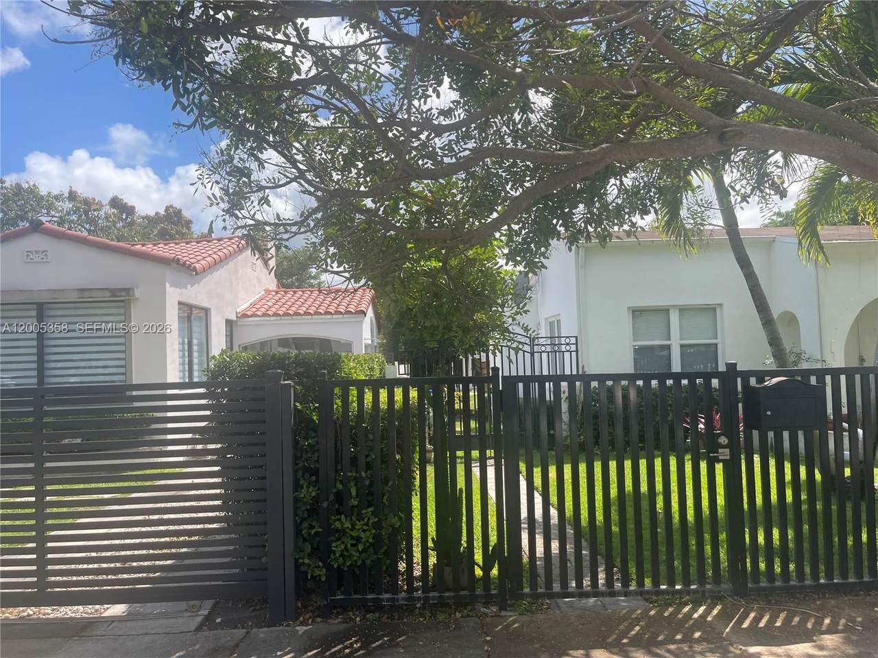 554 74th St - Photo 1
