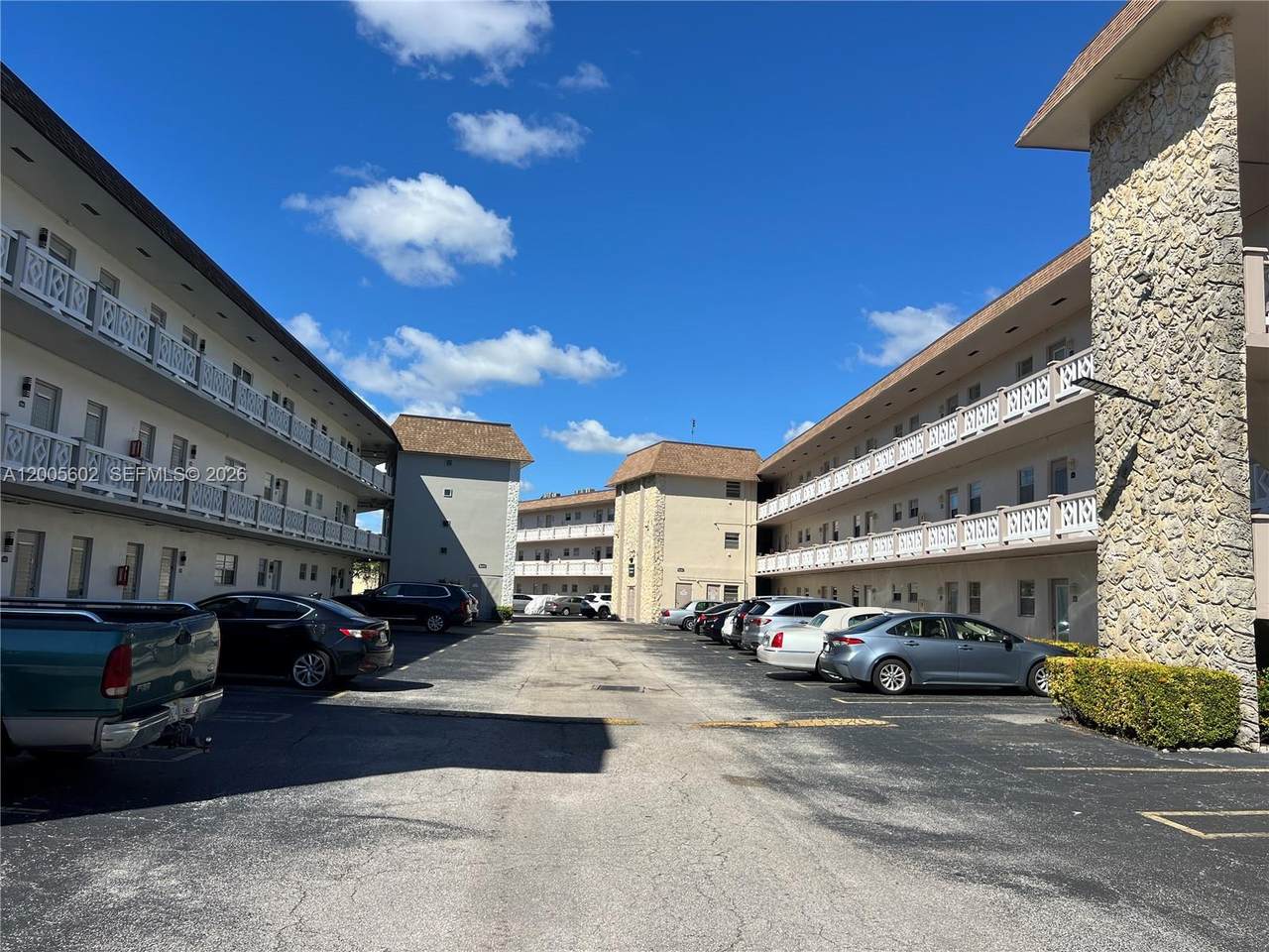 5181 Oakland Park Blvd - Photo 1
