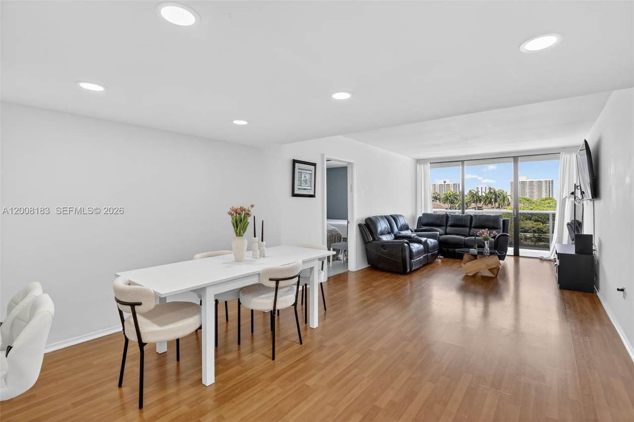 3675 Country Club Dr - Photo 1