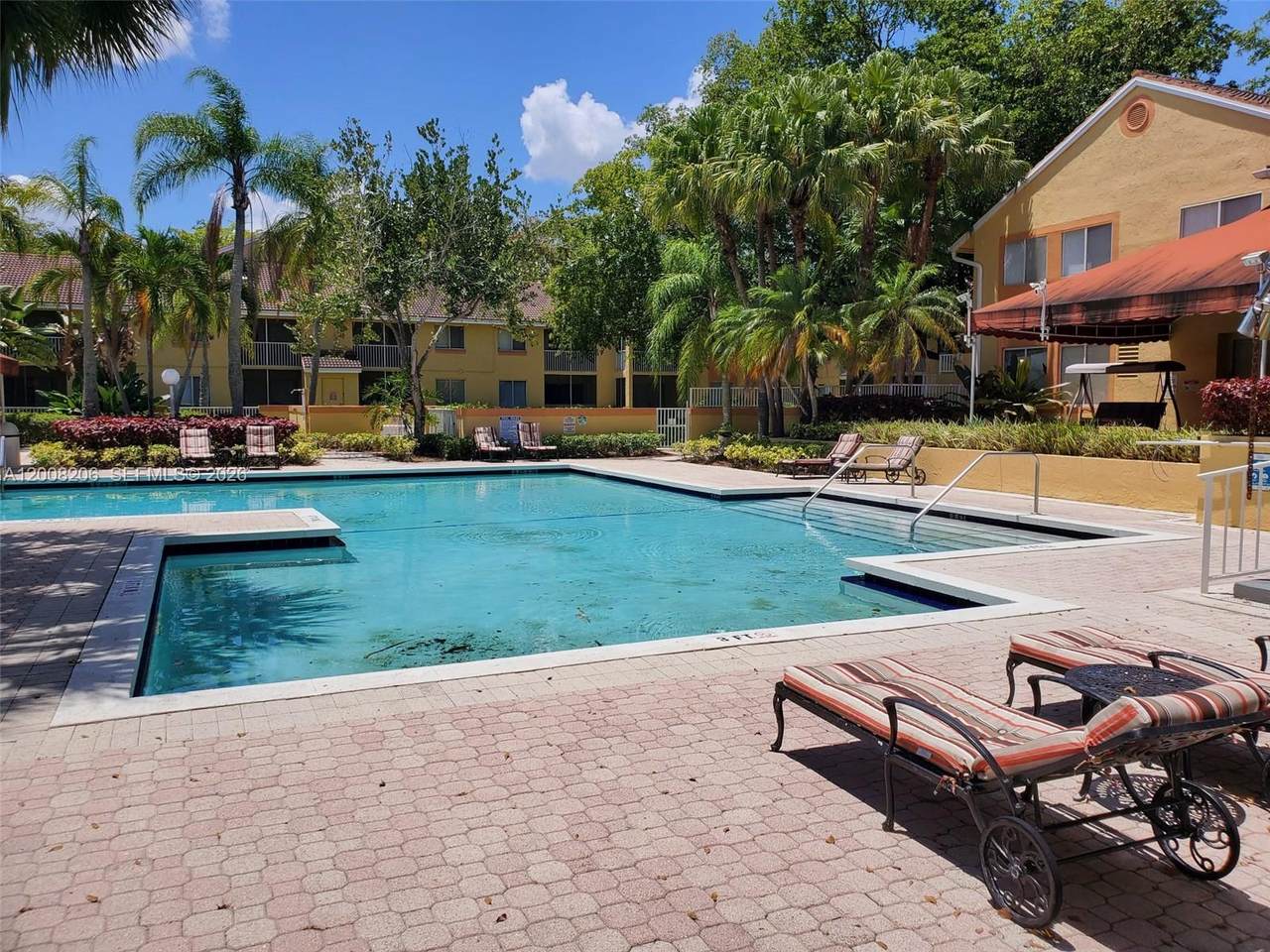 1154 Coral Club Dr - Photo 1