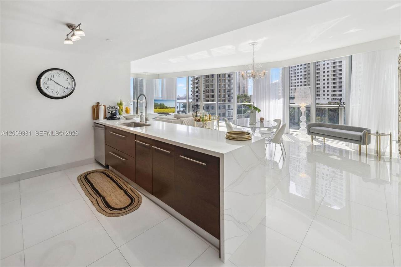 https://bt-photos.global.ssl.fastly.net/miami/1280_boomver_2_A12009381-2.jpg