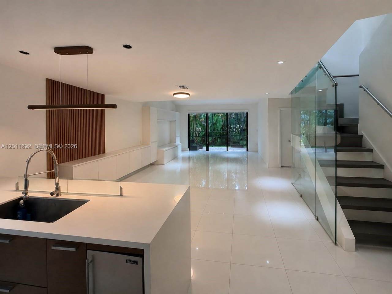 https://bt-photos.global.ssl.fastly.net/miami/1280_boomver_2_A12011892-2.jpg