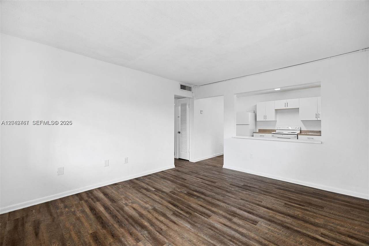 16117 19th Ct - Photo 1