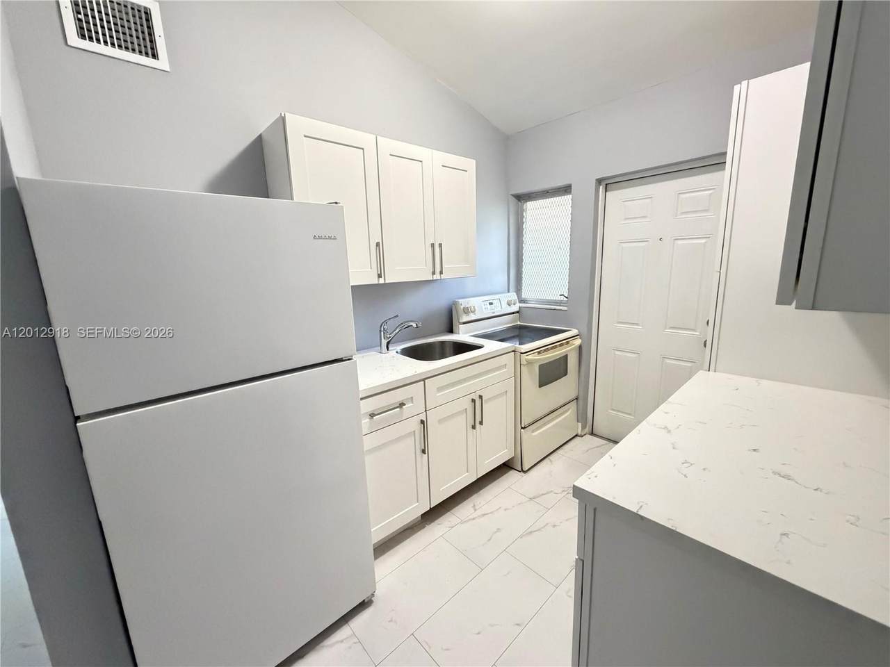 836 12th Ter - Photo 1
