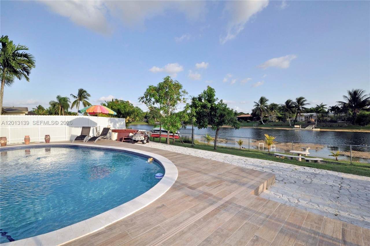 https://bt-photos.global.ssl.fastly.net/miami/1280_boomver_2_A12013139-2.jpg
