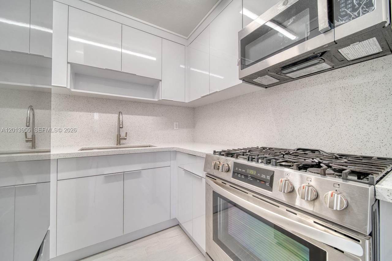 7101 89th Ct - Photo 1