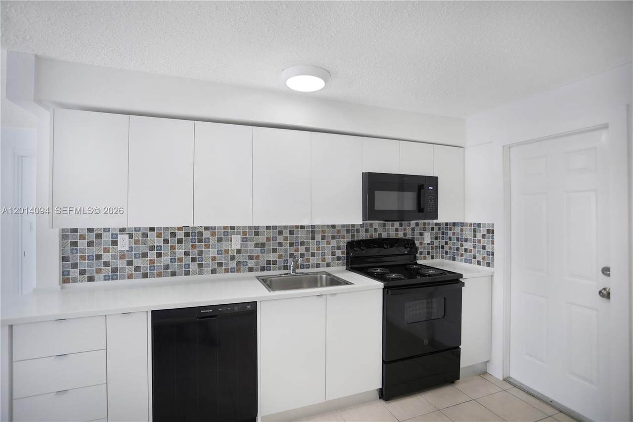 1522 30th St - Photo 1