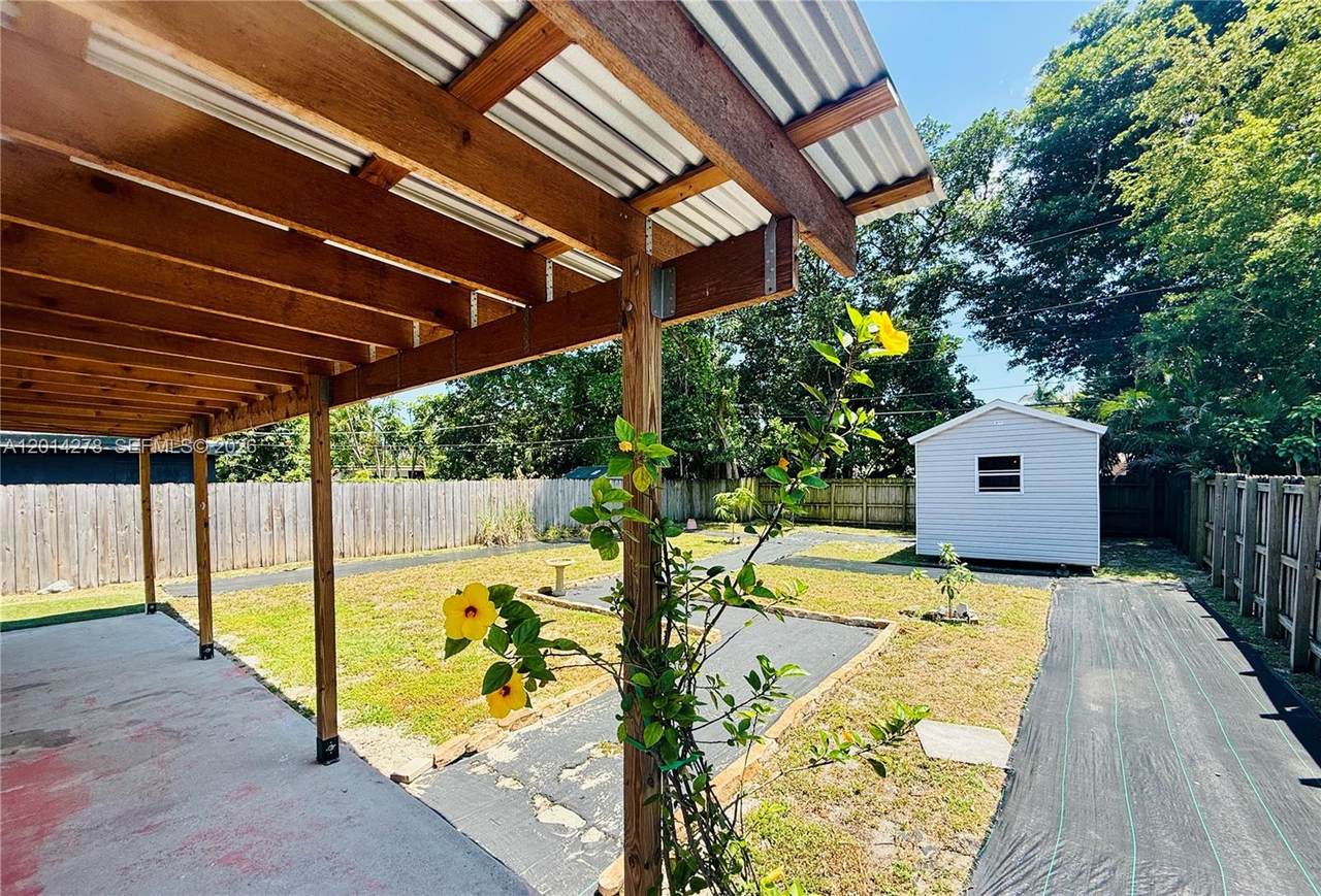 2318 Dewey St - Photo 1